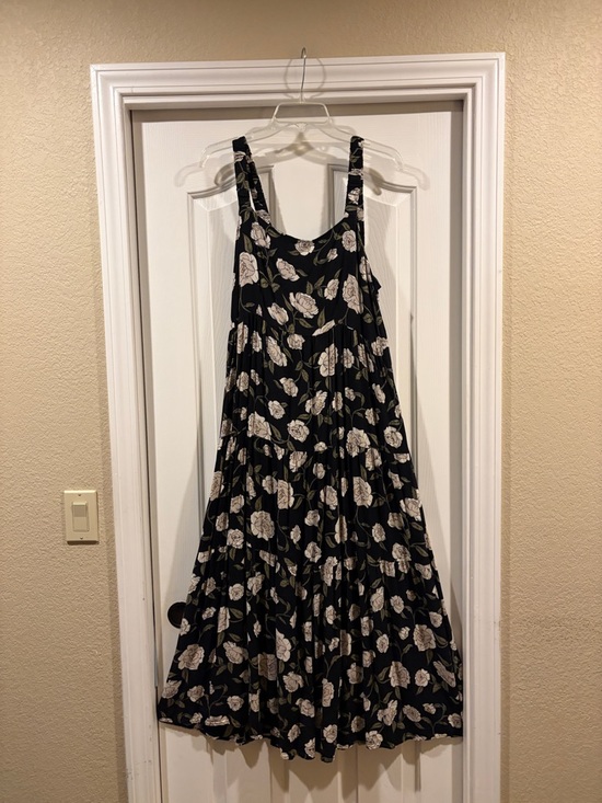 saltwater LUXE Dresses & Skirts - Saltwater LUXE Floral Black Sleeveless  Maxi Dress size M excellent cond